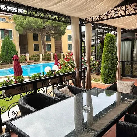 Family Paradise * Szent Konstantin és Elena