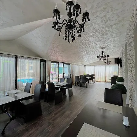 Family Paradise * Szent Konstantin és Elena