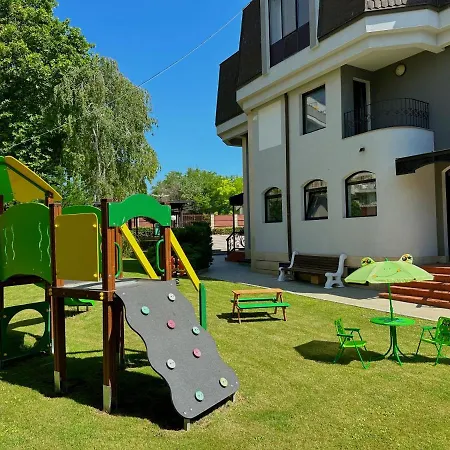 Family Paradise Szent Konstantin és Elena